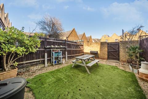 22 Waterman Way, London, E1W 2QN