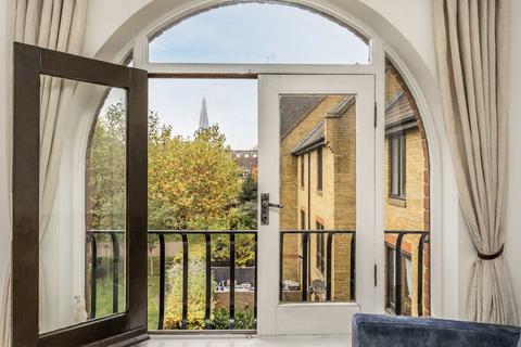 2 bedroom flat for sale, Kennet Street, London E1W