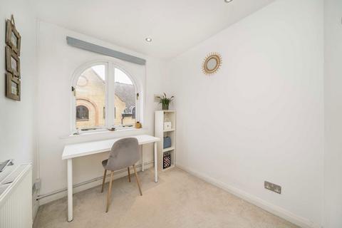 2 bedroom flat for sale, Kennet Street, London E1W