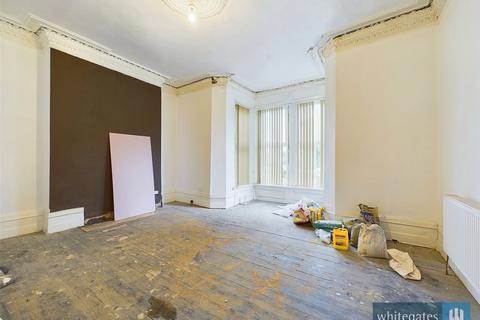 7 bedroom end of terrace house for sale, St. Pauls Road, Manningham, Bradford, West Yorkshire, BD8