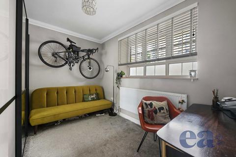 2 bedroom flat for sale, Reardon Street, London E1W