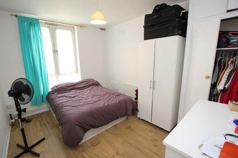 2 bedroom flat to rent, Prusom Street, London E1W