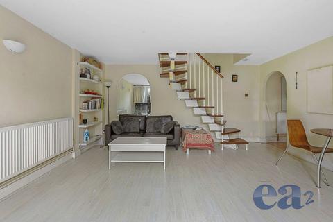 3 bedroom flat for sale, Burr Close, London E1W