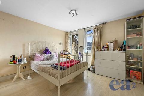 3 bedroom flat for sale, Burr Close, London E1W