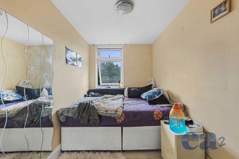 3 bedroom flat for sale, Burr Close, London E1W