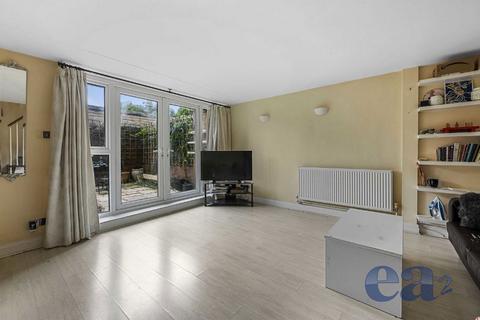 3 bedroom flat for sale, Burr Close, London E1W