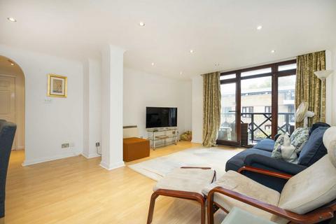 2 bedroom flat for sale, Knighten Street, London E1W