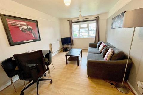 1 bedroom flat for sale, Bournehall Avenue, Bushey, WD23.