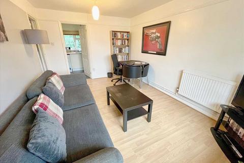 1 bedroom flat for sale, Bournehall Avenue, Bushey, WD23.