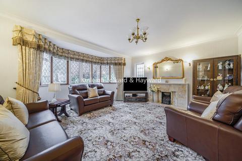 4 bedroom detached house for sale, Hengist Way, Bromley