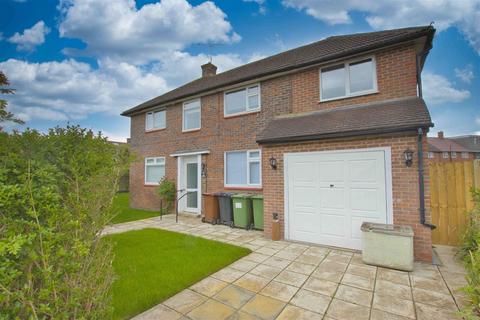 4 bedroom semi-detached house to rent, Beech Drive, Borehamwood