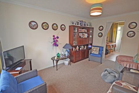 84 Buckingham Way, Frimley, Camberley, GU16 8XP
