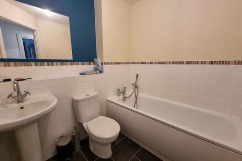 2 bedroom apartment to rent, Stokers Close, Dunstable, Bedfordshire, LU5 4EY