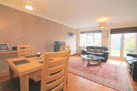 3 bedroom end of terrace house for sale, Shaftesbury Crescent, Staines-upon-Thames TW18