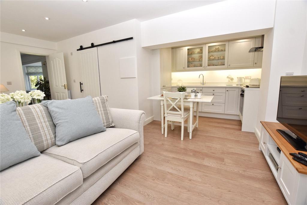 Lounge/Kitchen