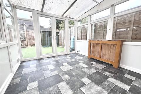 12 Hounslow Road, Hanworth, Feltham, TW13 6QH