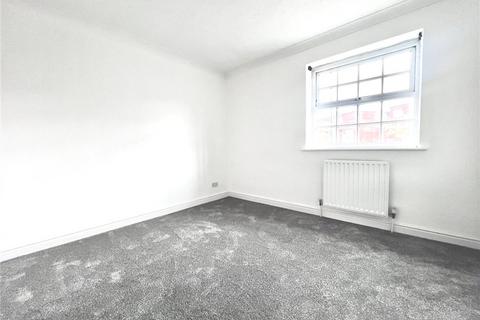 12 Hounslow Road, Hanworth, Feltham, TW13 6QH