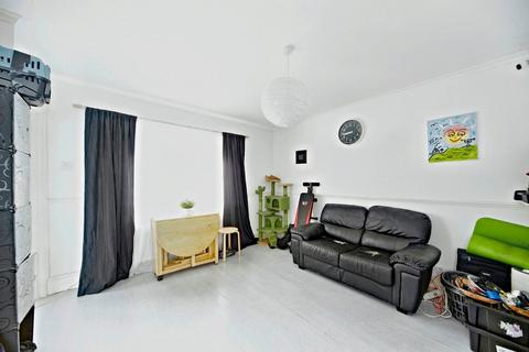 3 bedroom end of terrace house for sale, Pear Tree Close, Mitcham CR4