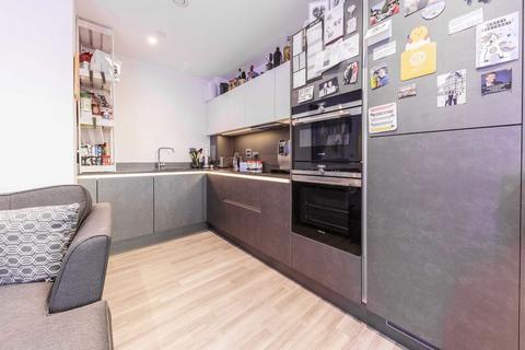 1 bedroom flat to rent, Avenue Road, London W3