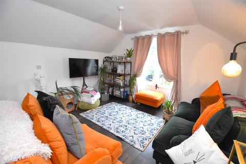 2 bedroom cottage for sale, East Street, Rochford