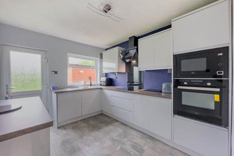 3 bedroom end of terrace house for sale, Rawfolds Avenue, Batley