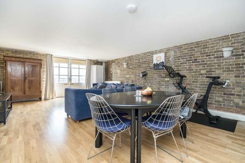 2 bedroom flat to rent, Wapping Wall, London E1W