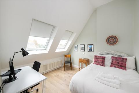 2 bedroom flat for sale, Bathurst Gardens, London, NW10