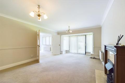 3 bedroom bungalow to rent, Wingfield Court, Bingley