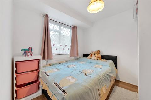 10 Hilary Close, Erith, DA8 3NH