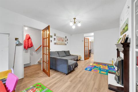 10 Hilary Close, Erith, DA8 3NH