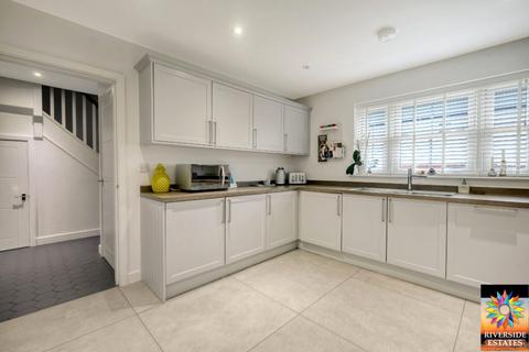 4 bedroom detached house for sale, Detached 4 Bedroom House Cul-dec-Sac location Kelvedon