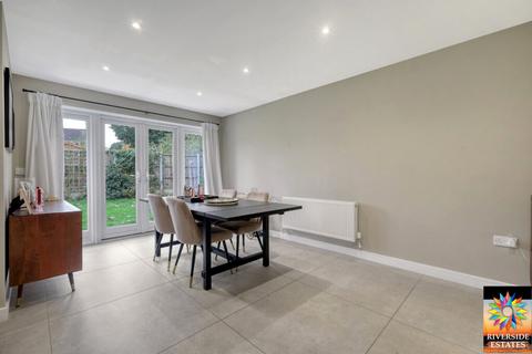 4 bedroom detached house for sale, Detached 4 Bedroom House Cul-dec-Sac location Kelvedon