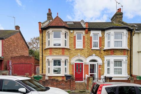 3 bedroom house to rent, Matlock Road, London, E10