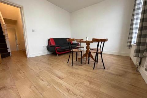 2 bedroom flat to rent, High Road, London, E15