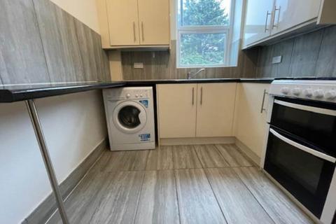 2 bedroom flat to rent, High Road, London, E15