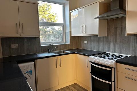 2 bedroom flat to rent, High Road, London, E15