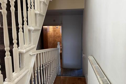 2 bedroom flat to rent, High Road, London, E15