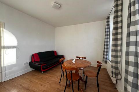 2 bedroom flat to rent, High Road, London, E15