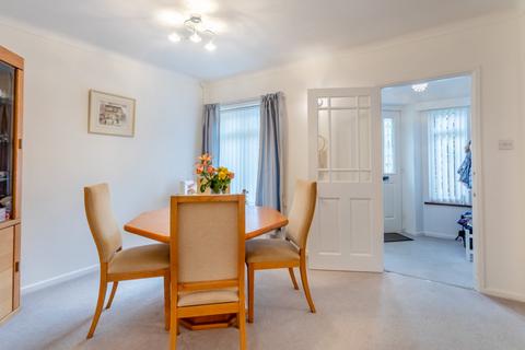 2 bedroom bungalow for sale, Walkers Close, Harpenden, Hertfordshire