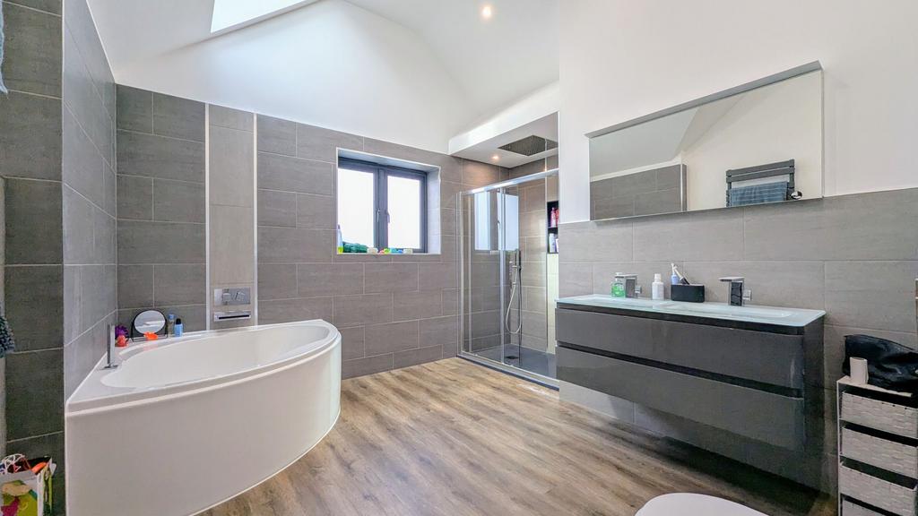 En-suite Bathroom