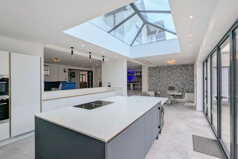 5 bedroom detached house for sale, Ousebank Way, Milton Keynes MK11