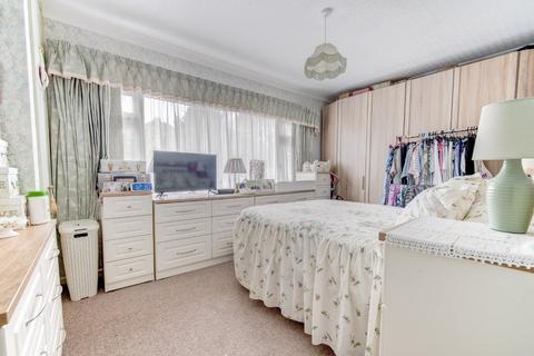 2 bedroom bungalow for sale, Knutswood Close, West Midlands B13