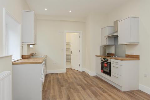 2 bedroom flat to rent, North Street, Wilton, Salisbury