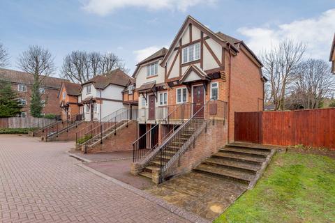 2 bedroom semi-detached house to rent, Lower Cookham Road, Maide SL6