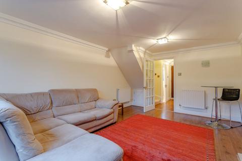 2 bedroom semi-detached house to rent, Lower Cookham Road, Maide SL6