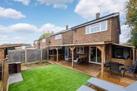 3 bedroom end of terrace house for sale, Young Close, Leigh-on-sea, SS9