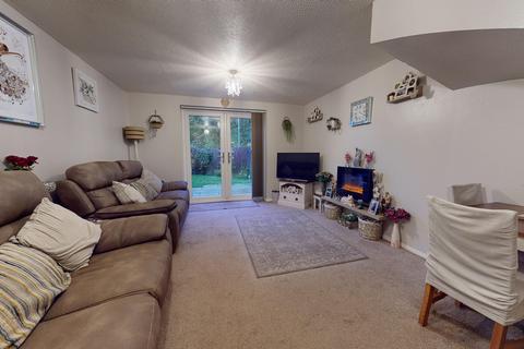 2 bedroom semi-detached house for sale, Kingfisher Close, Woodford Halse, Northamptonshire, NN11 3EL