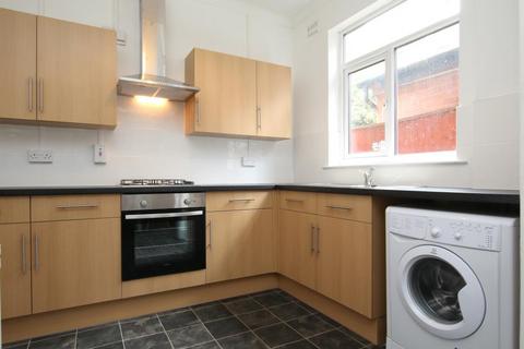 4 bedroom terraced house to rent, East Avenue, Leicester LE2