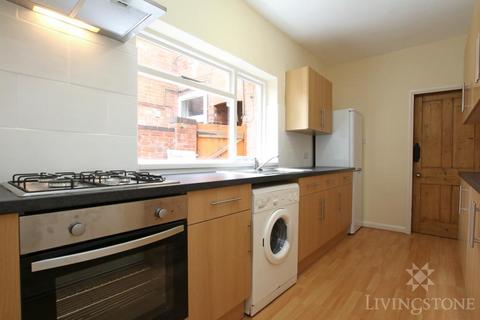 3 bedroom terraced house to rent, Queens Road, Leicester LE2