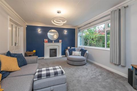 3 bedroom detached house for sale, Trenance Gardens, Greetland, Halifax